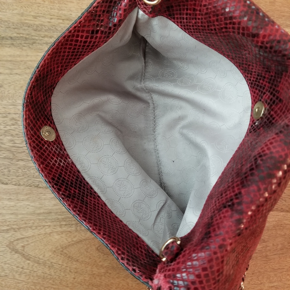 Michael Kors "Chelsea" Python red clutch - Picture 10 of 14